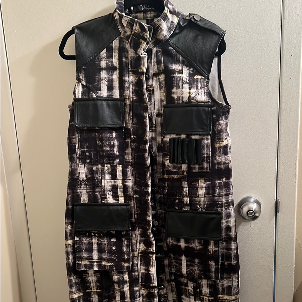 Stylish Sleeveless Plaid Vest with Leather Accents